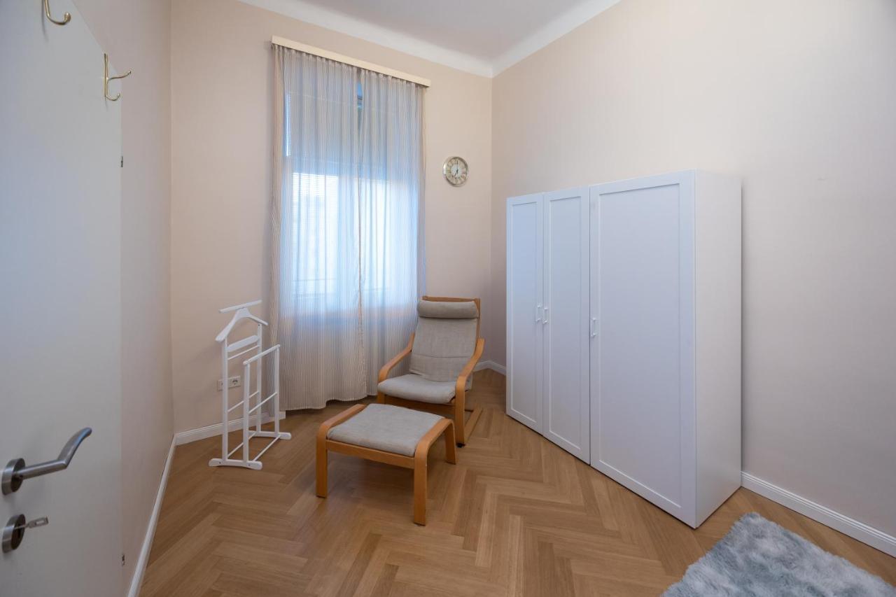 Charming Apartment Near Prater Wina Bagian luar foto