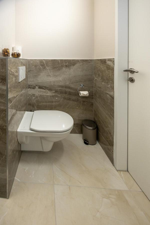 Charming Apartment Near Prater Wina Bagian luar foto